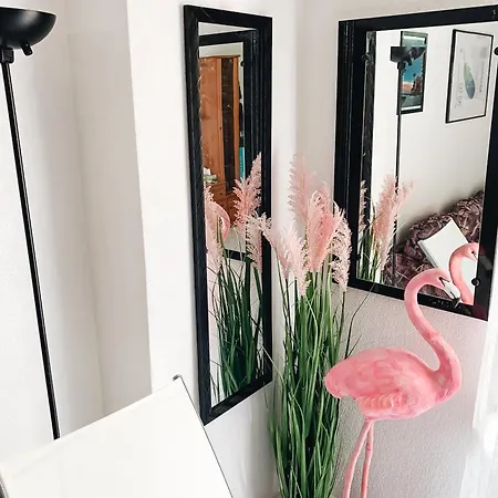 Daire Pink Flamingo • In *